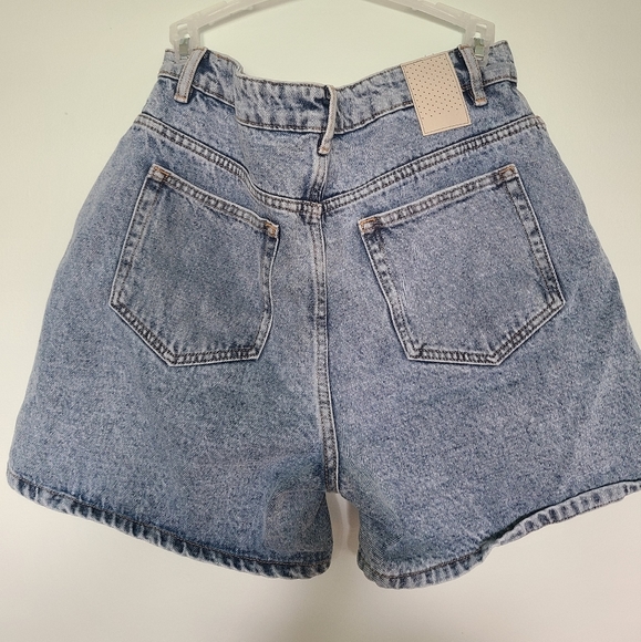 SOLD ⚡️Shorts- Mom Jean - Picture 3 of 4